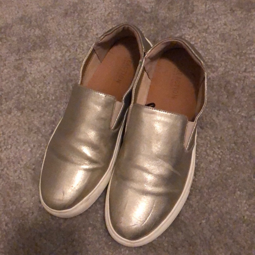 KENNETH COLE SLID ONS